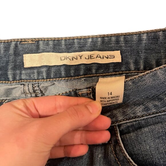 DKNY JEANS Women's Embellished Pocket Denim Capris - Picture 3 of 3